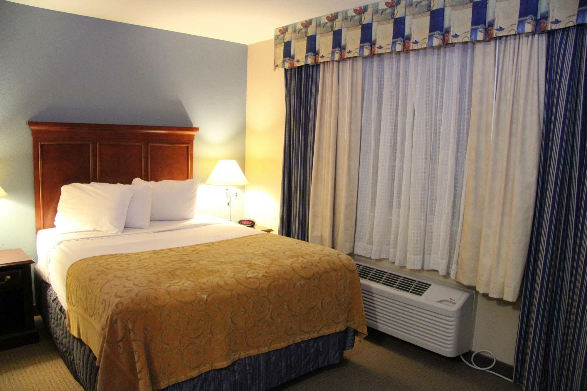 Green Acres Hotel Pittsfield Extérieur photo