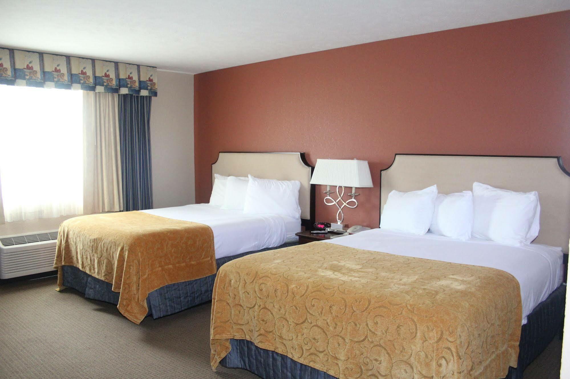 Green Acres Hotel Pittsfield Extérieur photo
