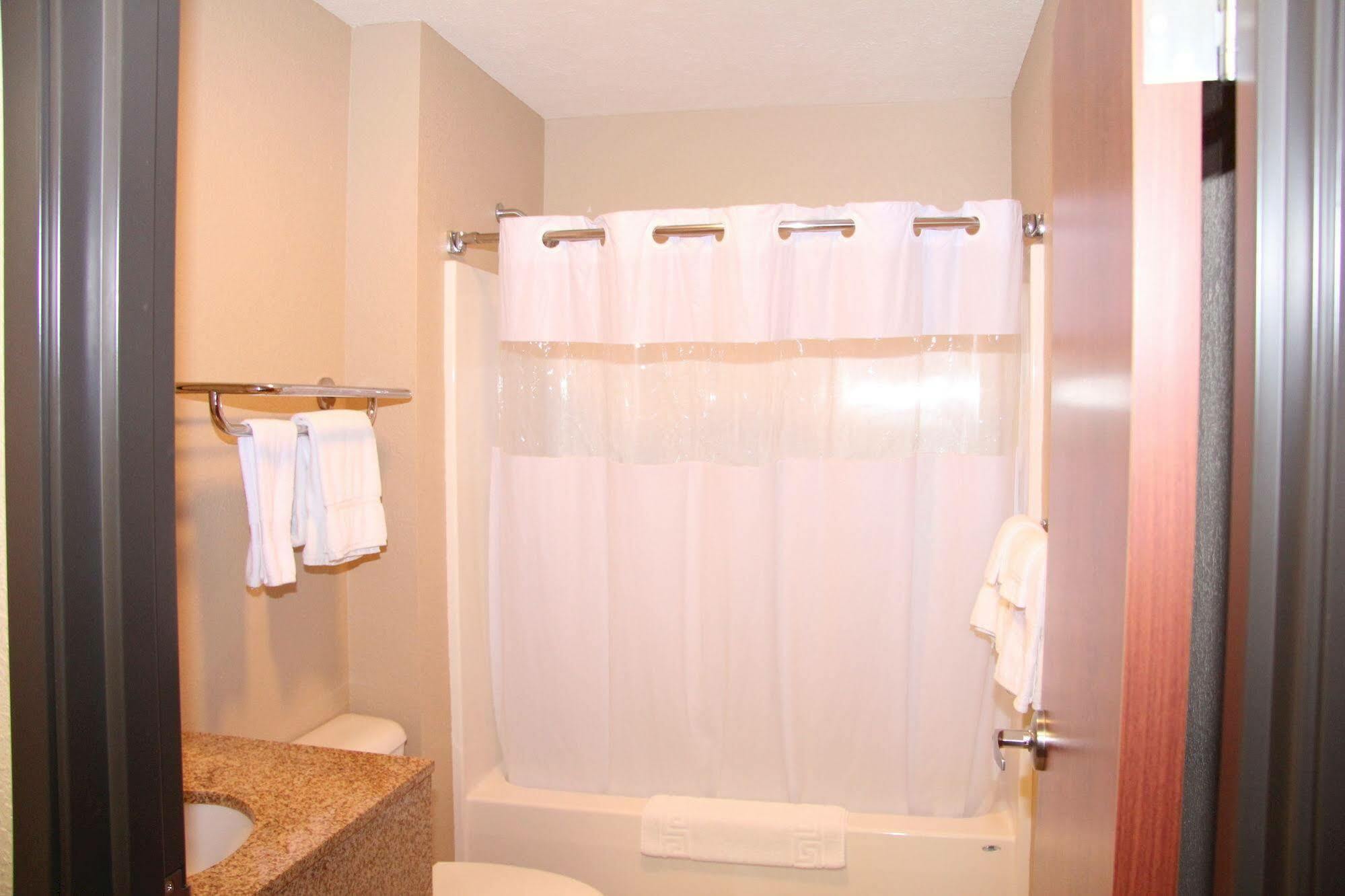 Green Acres Hotel Pittsfield Extérieur photo