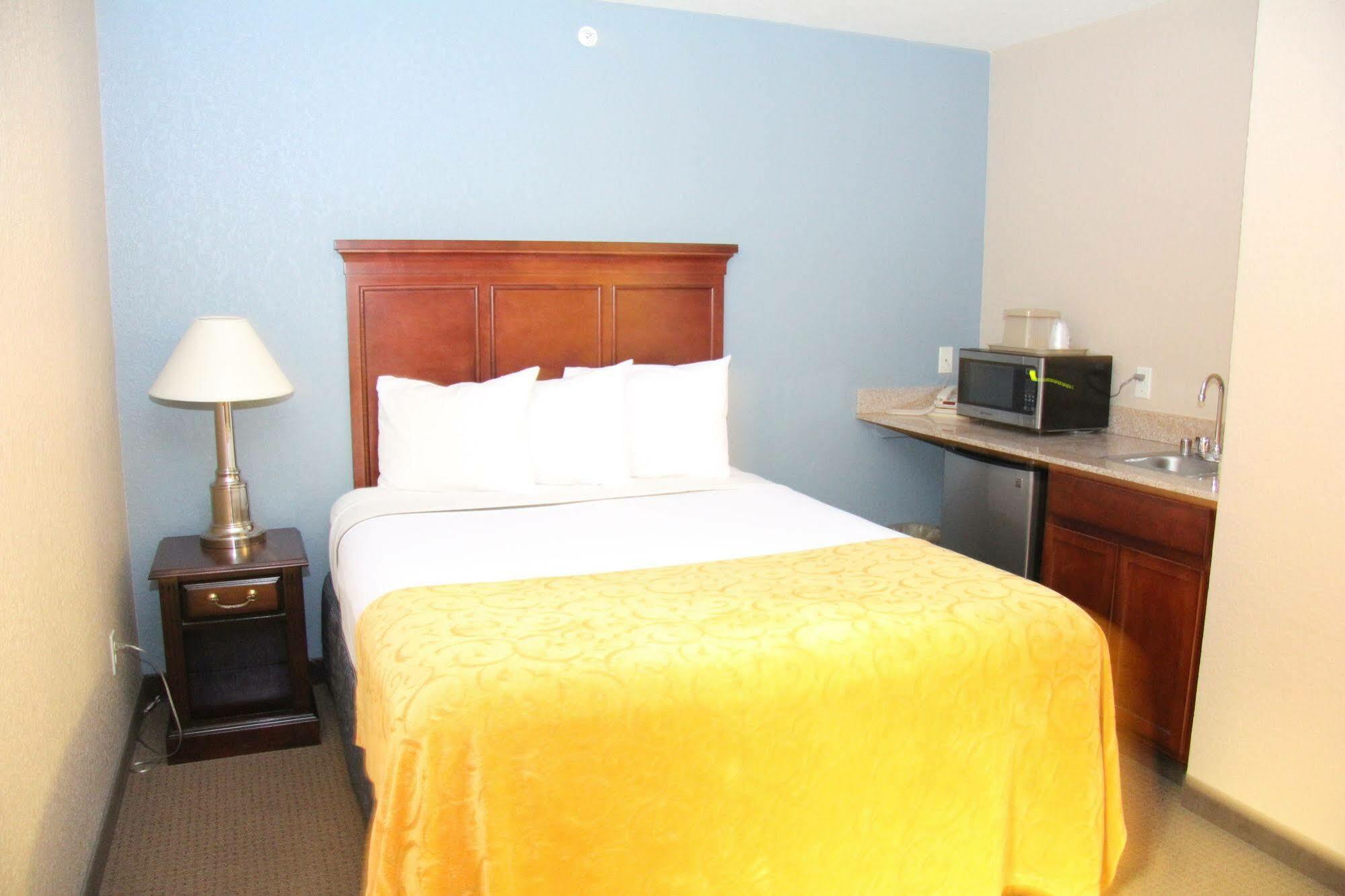 Green Acres Hotel Pittsfield Extérieur photo